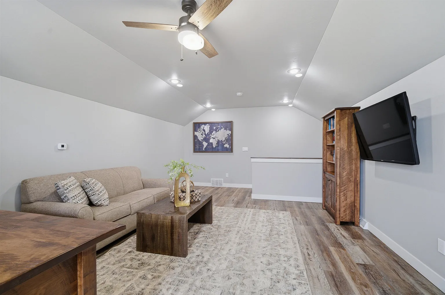 Lower level lounge