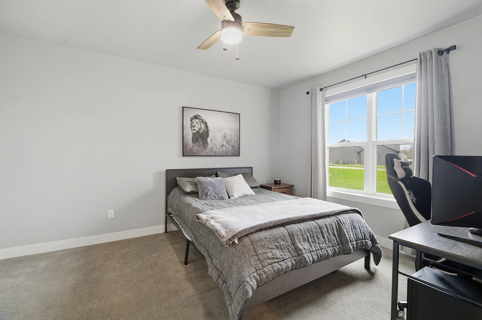 Secondary bedroom